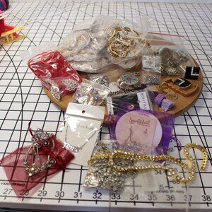 Mixed Jewelry Crafters Lot Mismatched Broken Crafts Repair Assorted Vtg & Modern